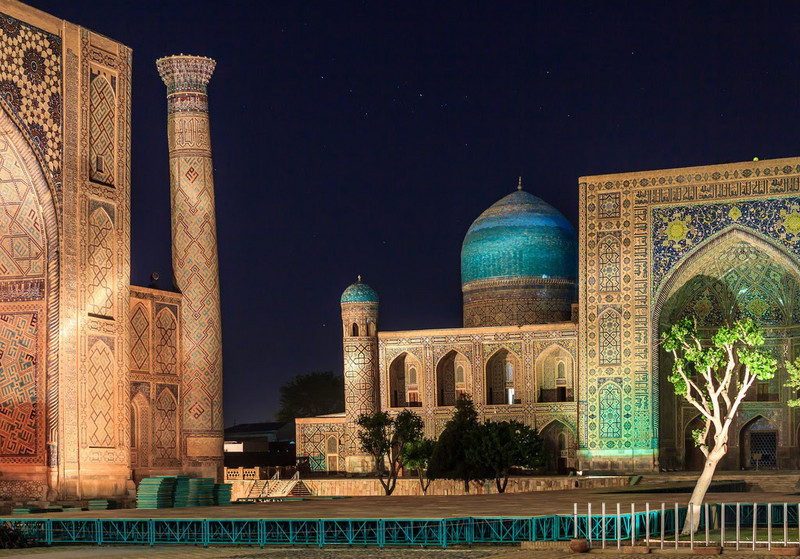 Uzbekistan, Samarkand: Ragistan Ensemble @Night