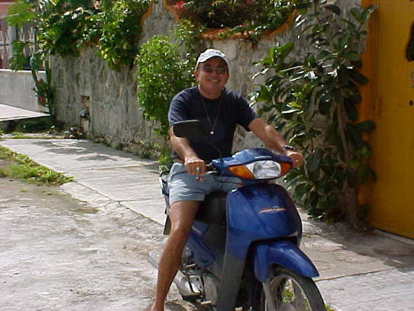 Alfonso in 2007 in front of Garden House