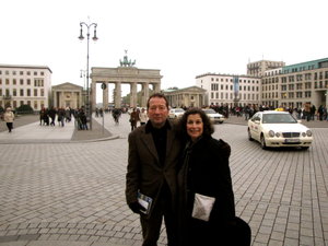 Stuart & Susan, Brandenburg Gate (October 09)