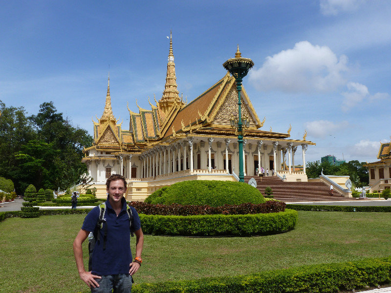 Phnom Penh - Sweating in jeans at The Royal Palace