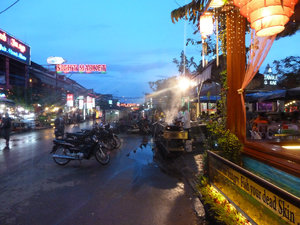 Siem Reap - night market, please feed our hungry fish...