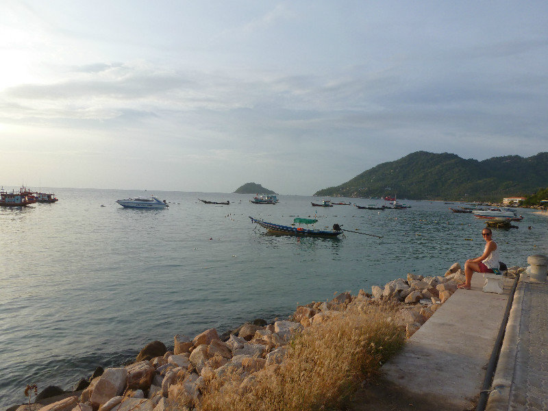 Koh Tao - Hazel at the harbour