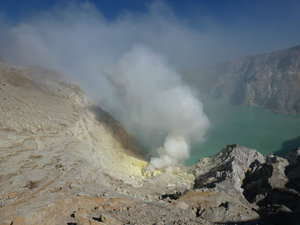 Kawah Ijen - smoking crater