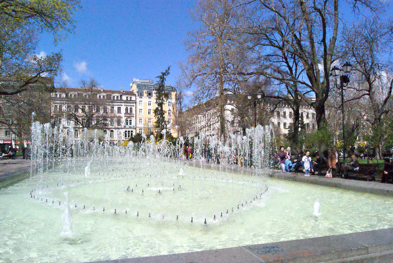 Water fountain in the heart of the city