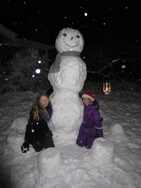 Caroline og Freja med snemanden