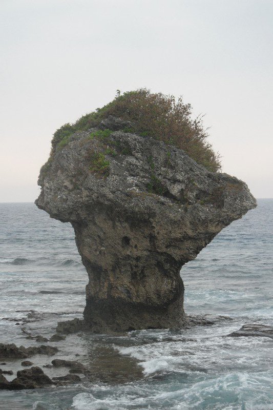 'Vase rock' op Little Liu Qui Island. Ook heel veel andere namen gekregen want de rotsformatie doet niet gelijk aan een vase denken.