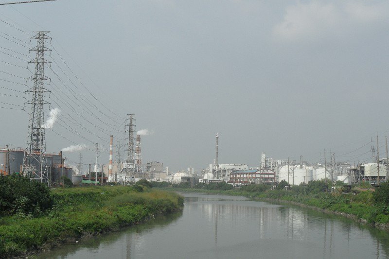 scenic rijden door het industriegebied in Kaoshiung