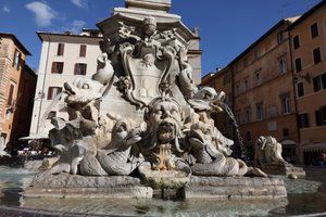Pantheon Fountain1