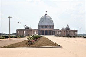0130 Yamoussoukro Basilica1