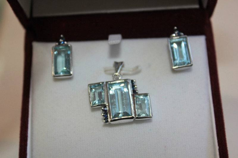 Aquarmarine earrings and pendant