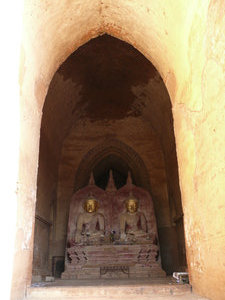 Pair of seated Buddha images