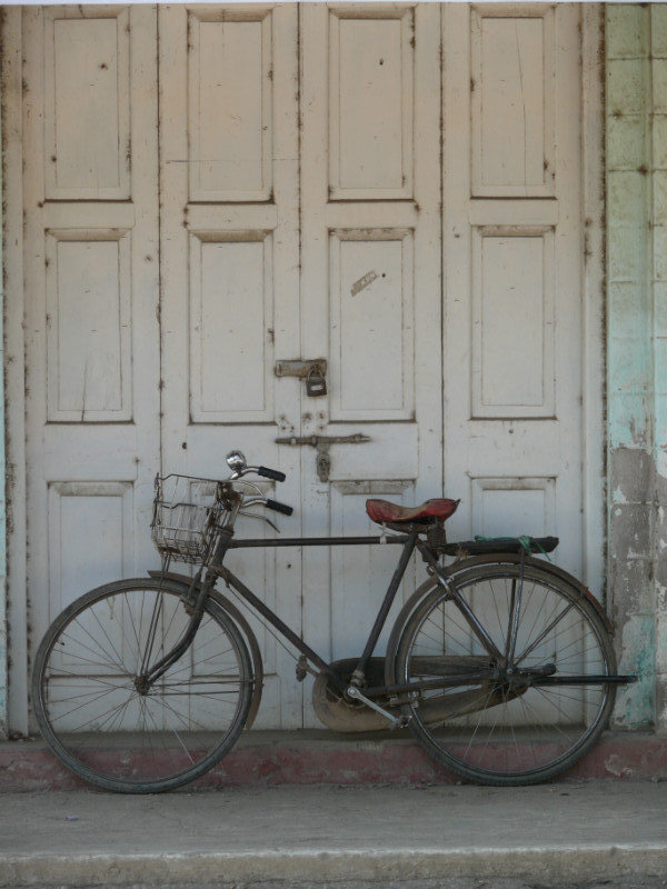 Nyaungshwe shop front with bicycle