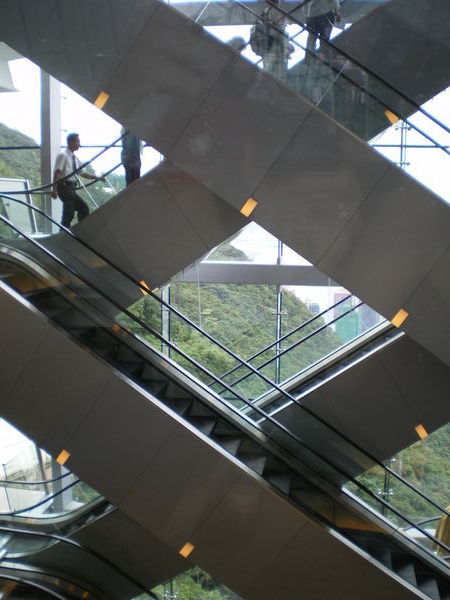 escalators, Peak Building