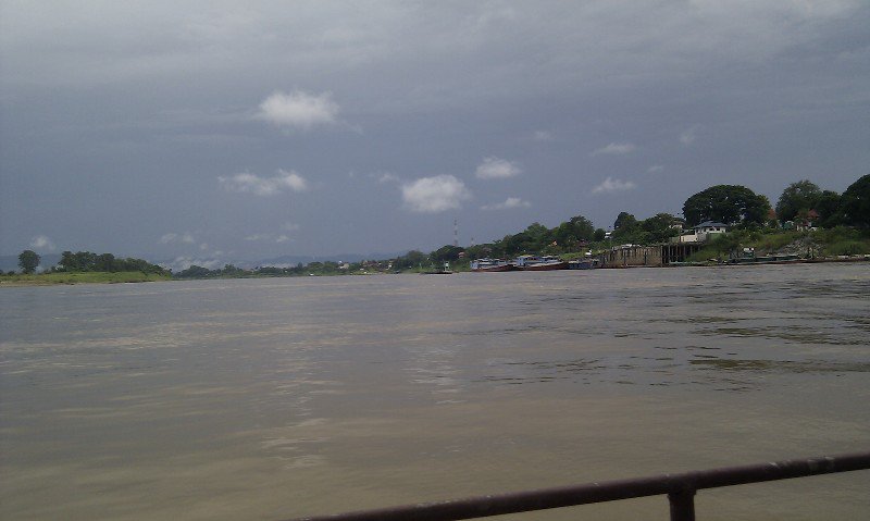 Crossing the Mekong !