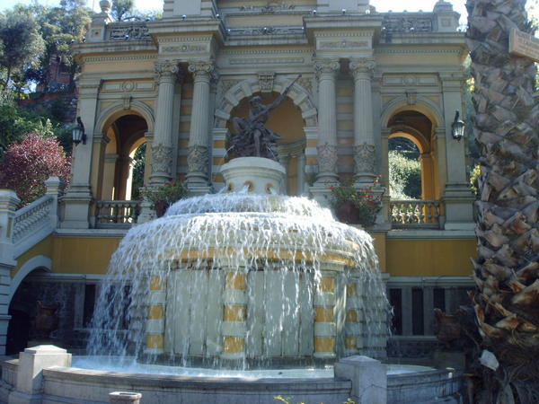 Fountain in Santiago park