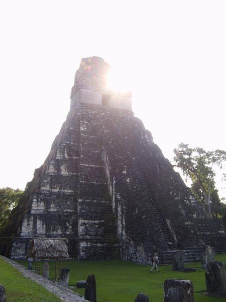 Tikal Plaza 4