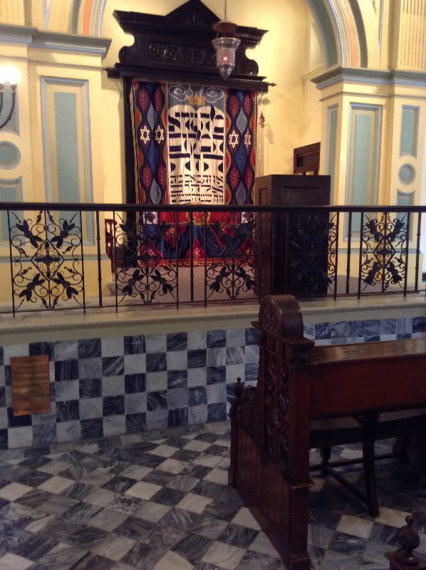 Ohel Leah synagogue - Ark / Ahron Kodesh