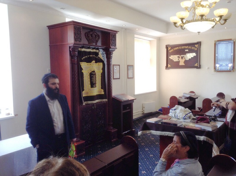 Rabbi in Jewish school synagogue