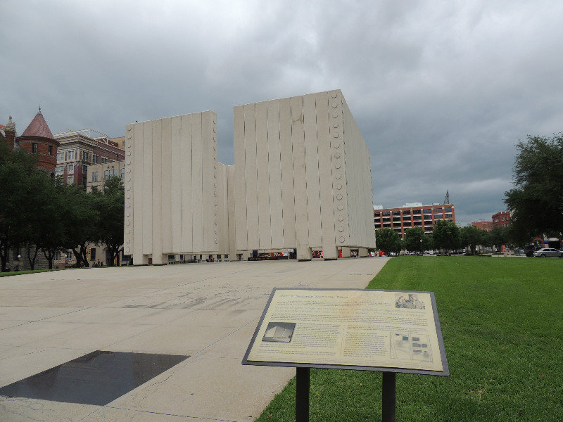 JFK Memorial-w/in walking distance