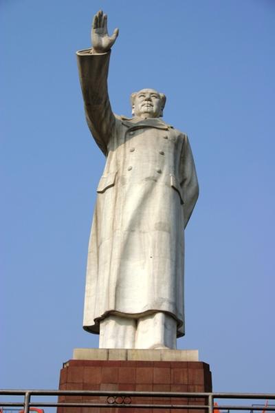 Gaint statue of Cousin Mao...