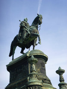 Statue outside of the palace