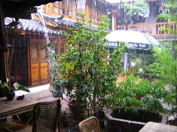 Quand il pleut à Lijiang, il pleut comme une vache qui pisse!