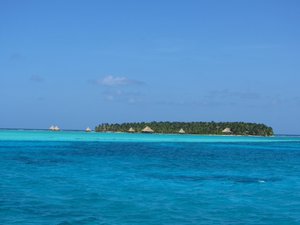 Glovers Reef Atoll Island