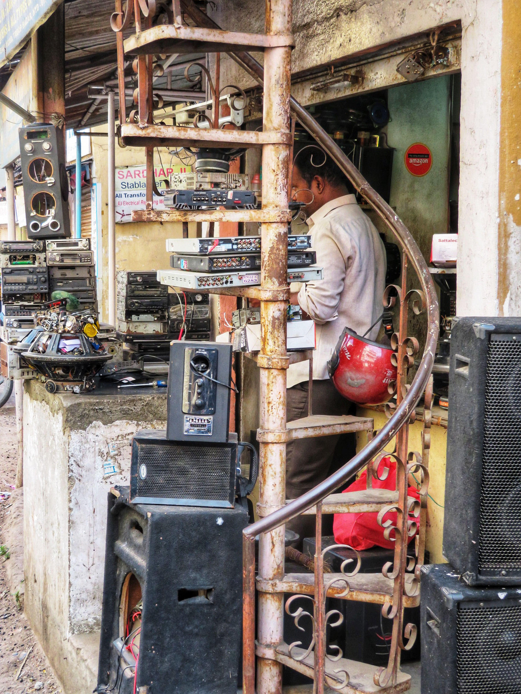 electronic-repair-shop-photo