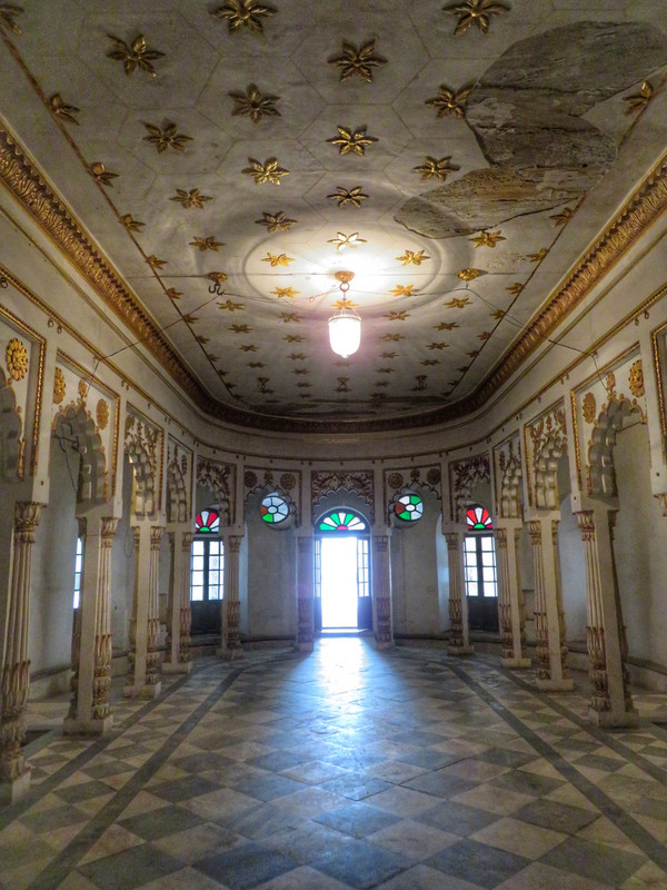 Moti Mahal - The Room with the fountain spouts around the circumference