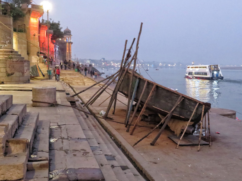 Rowboat being repaired on the ghats
