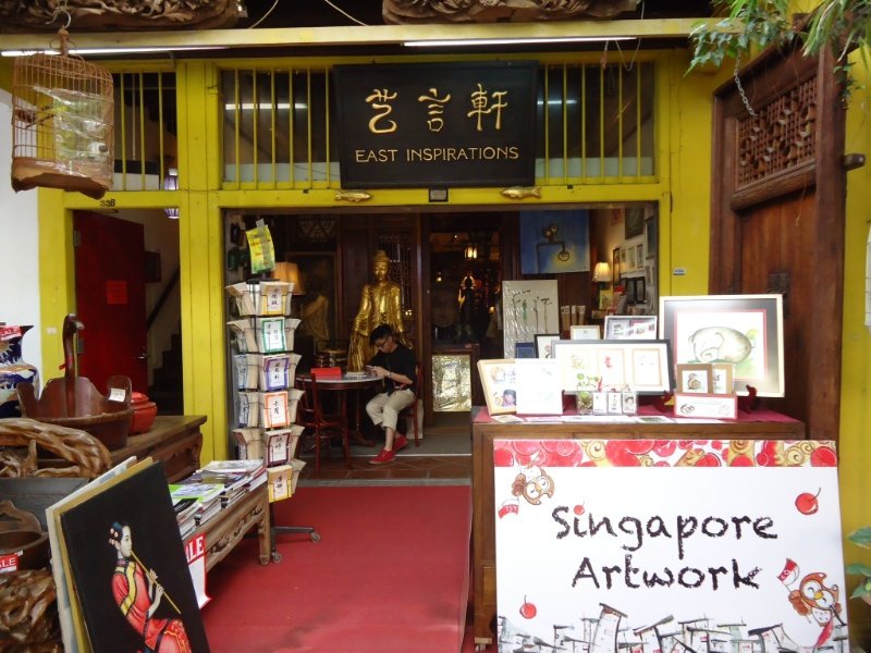 Chinatown antique shop. We bought original souvenirs here.