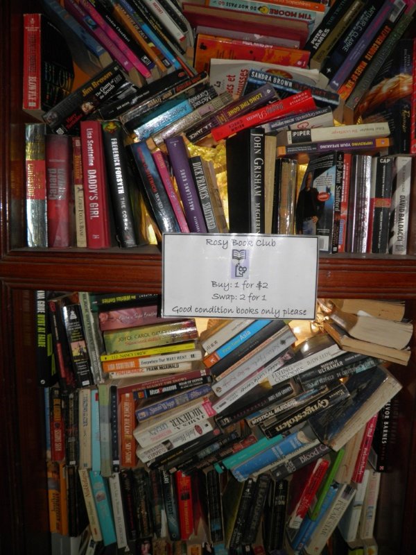 The guest's library/ book exchange at Rosy's