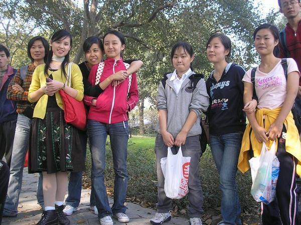 Niesmiale Studentki z Hangzhou