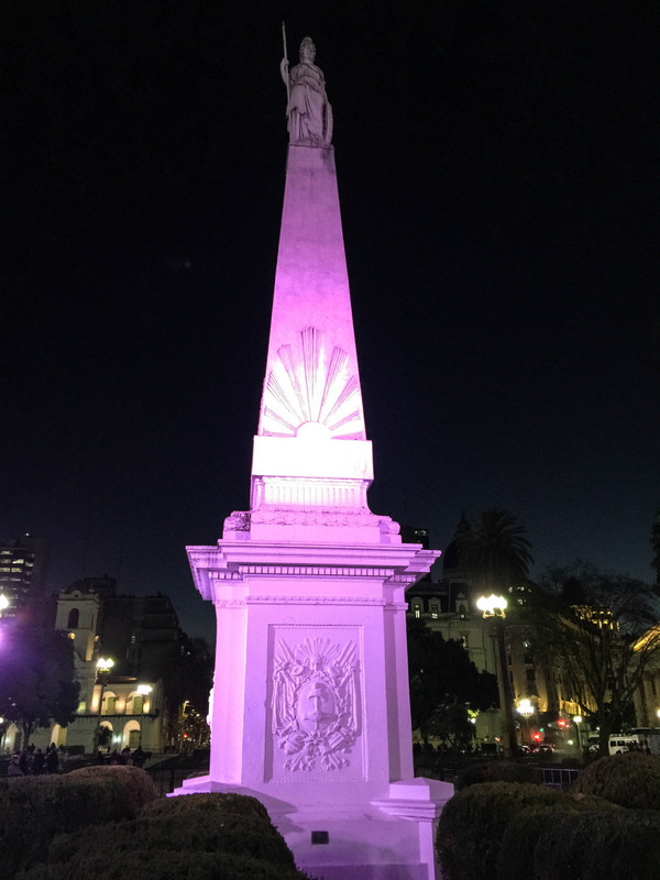 Plaza de Mayo monument 