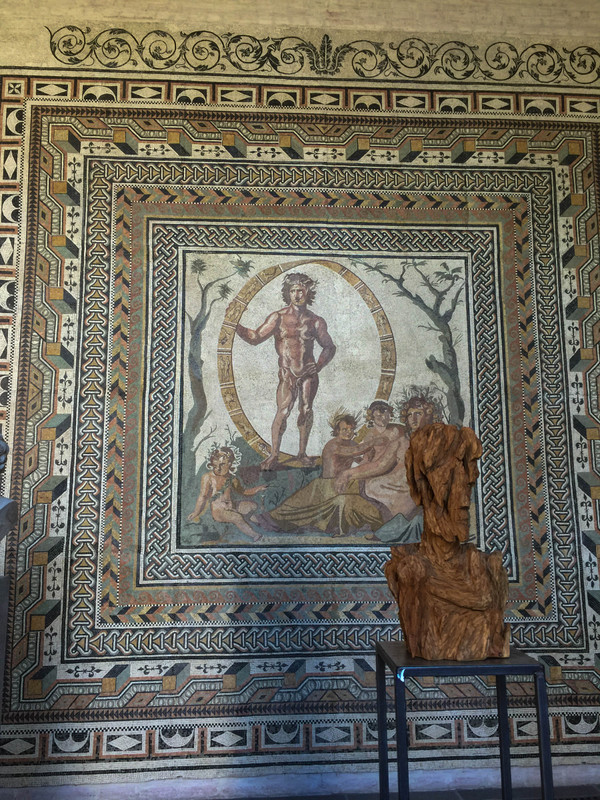  Greek and Roman sculptures 