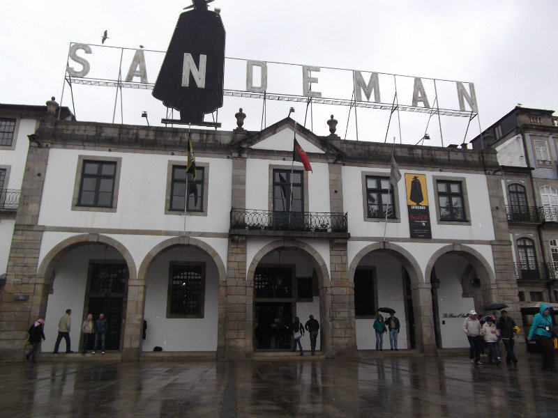 Sandeman, in front of the river