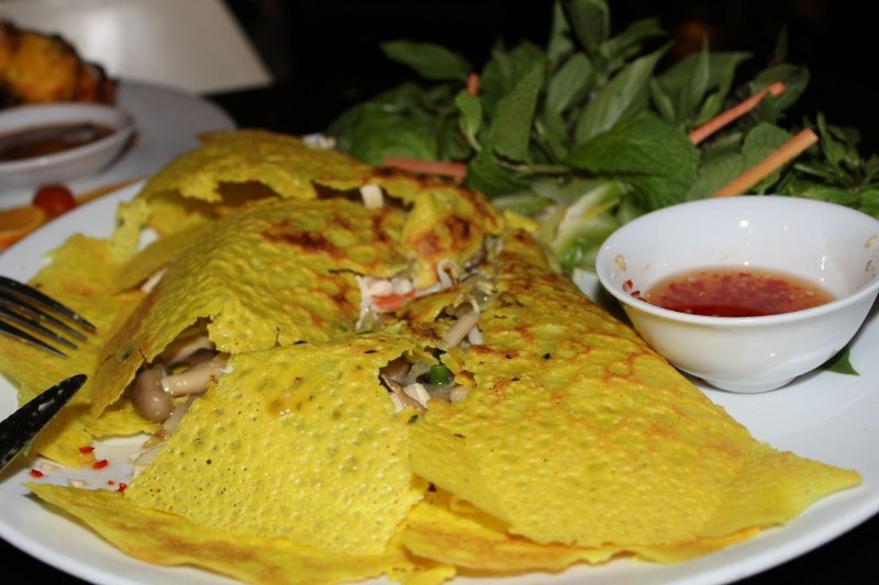 Vietnamese pancake with chicken, prawn and mushroom