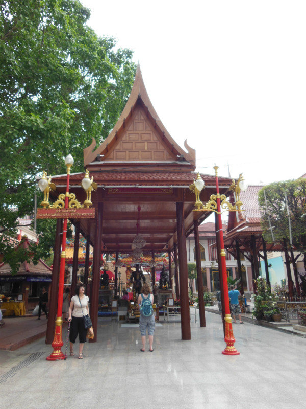 Wat Indraviharn, Bangkok