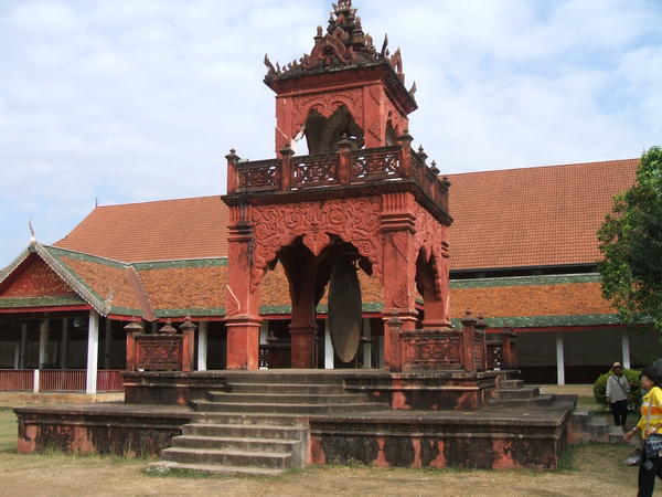 Wat Haripunchai Gong Pavillon