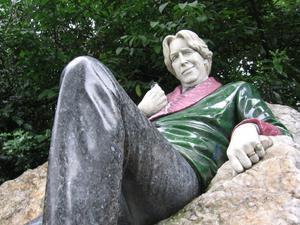 Oscar Wilde in Merrion Square.