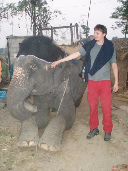 .....krotitel slonu ve slovenskem podani :-)...