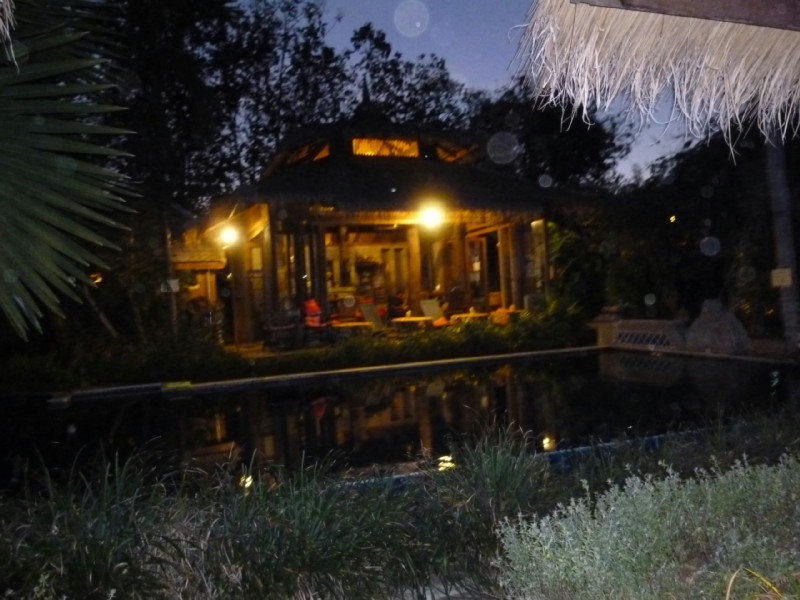 Pai Chan Cottage at night