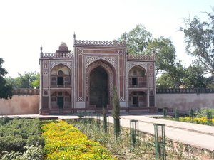Duplicate gates to the real Taj