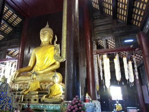 Buddha at Wat Phan Tao