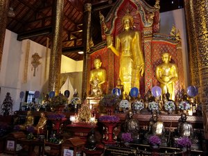 Inside Wat Chediluang Worawihan