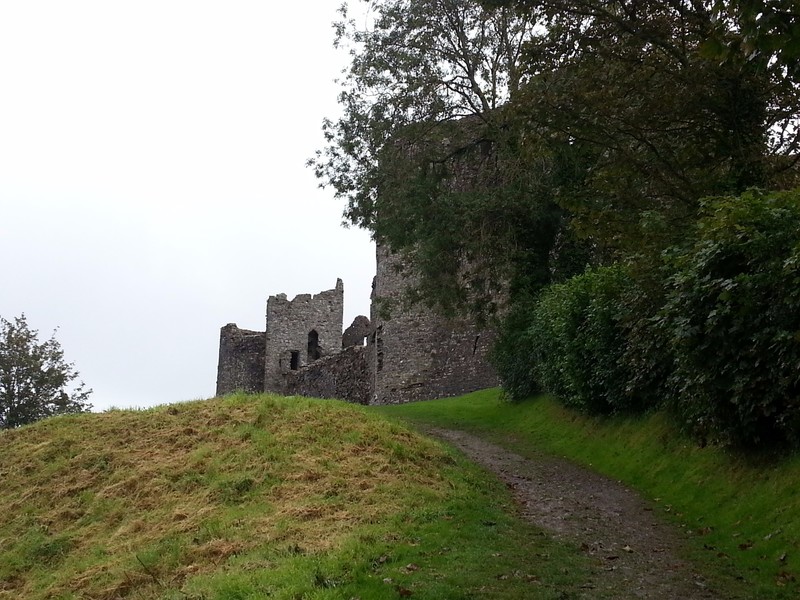Going upwards to Llansteffan Castle