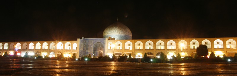 Naqsh-e Jahan square at night