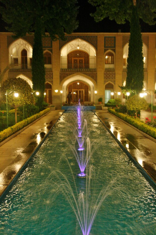 Abbasi Hotel's splendid Persia gardens