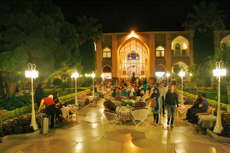 Abbasi Hotel's splendid Persia gardens