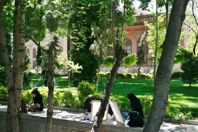 Artists sketch in the grounds aroun Chehel Sotoun
